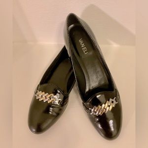 Vaneli Black loafers in patent leather. SZ -9S